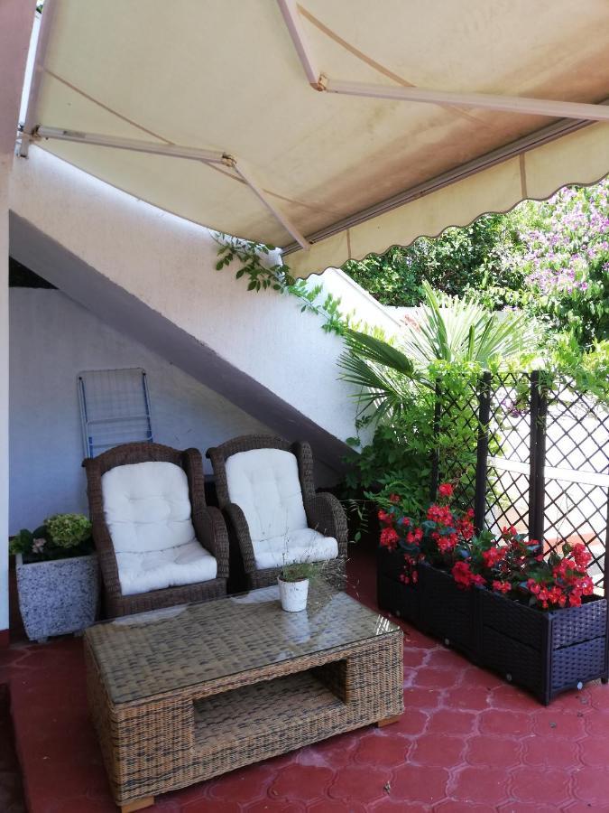Apartments Poretti For 2,In Center Parking Free In The Yard,6 Min Beach Walk Ровінь Екстер'єр фото
