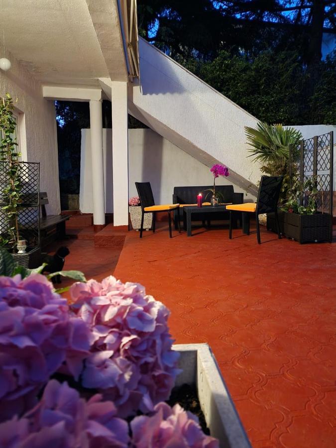 Apartments Poretti For 2,In Center Parking Free In The Yard,6 Min Beach Walk Ровінь Екстер'єр фото