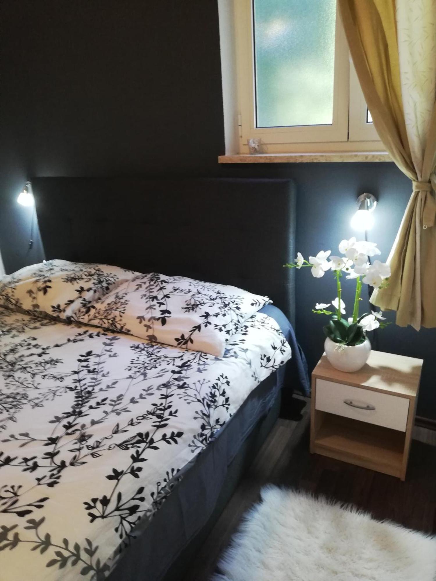 Apartments Poretti For 2,In Center Parking Free In The Yard,6 Min Beach Walk Ровінь Екстер'єр фото