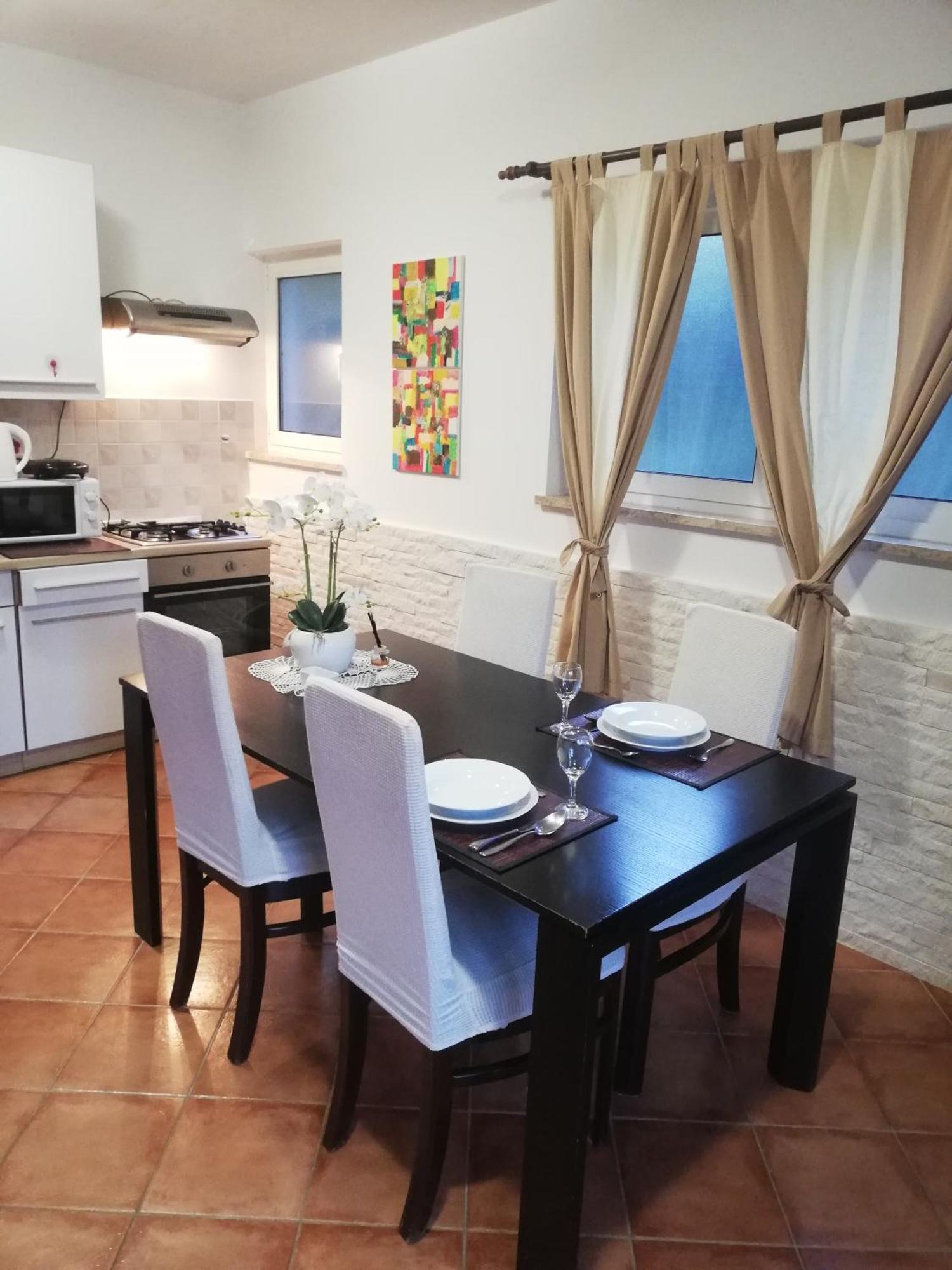 Apartments Poretti For 2,In Center Parking Free In The Yard,6 Min Beach Walk Ровінь Екстер'єр фото