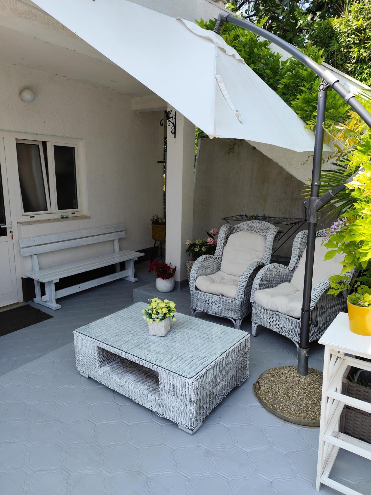 Apartments Poretti For 2,In Center Parking Free In The Yard,6 Min Beach Walk Ровінь Екстер'єр фото